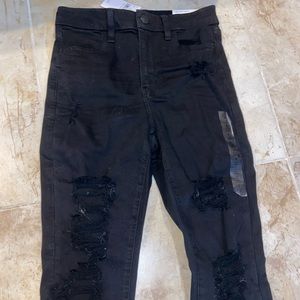 NEW WITH TAGS American eagle black ripped skinny curvy jeans size 2